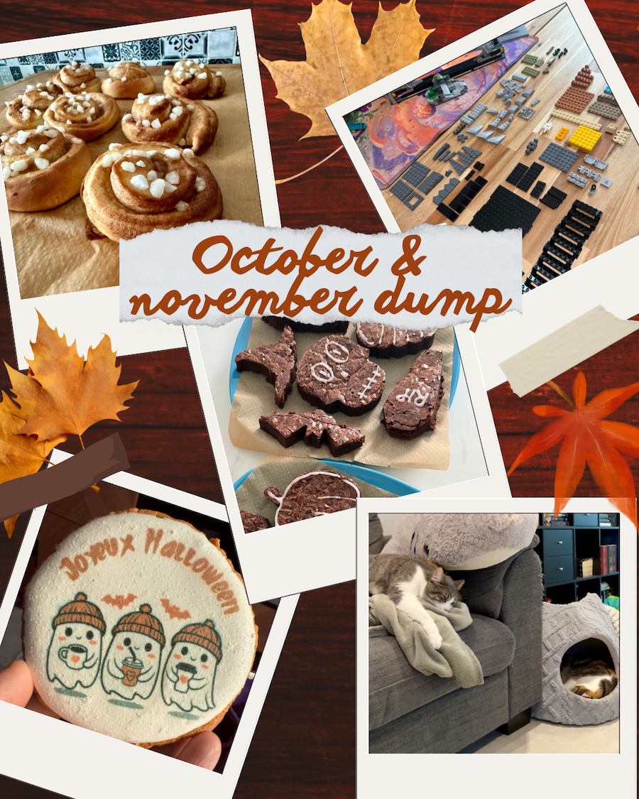 Cannelbullar maison, lego en cours, gâteau au chocolat en formes de trucs pour Halloween, glaçage de biscuit avec des fantômes souhaitant Happy Halloween et mes deux chats qui roupillent