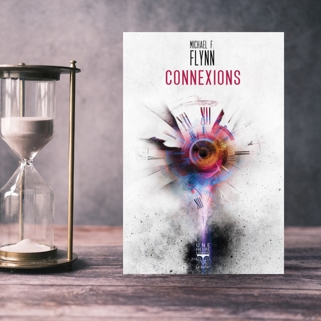 La couverture de Connexions chez Le Bélial’ montre une horloge en partie effacée et disparaissant dans un trou noir dans le bas du livre. Des couleurs bleu et roses illustrent cette décomposition du temps. Le livre est posé à côté d’un sablier en train de s’écouler pour illustrer le trope de voyage temporel.